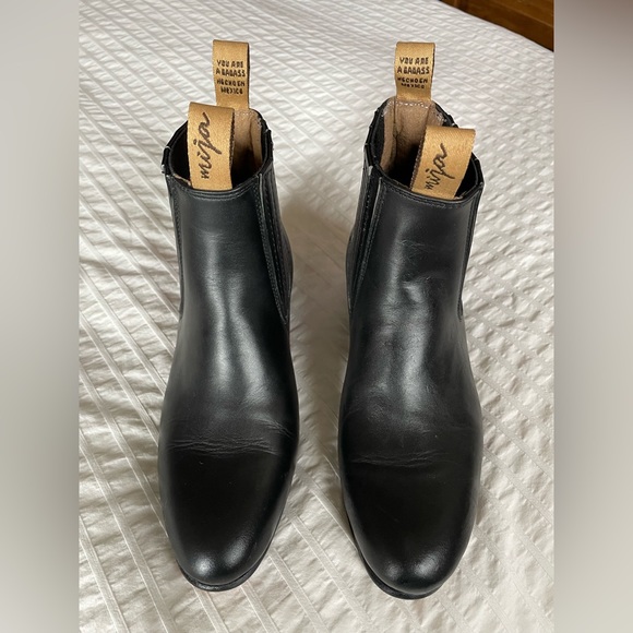 Mija Black Leather boots size 8 - Picture 3 of 4
